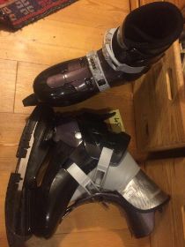 29 EUR Schlittschuhe Groesse 45 mit Kufenschutz_einmal benutzt.JPG